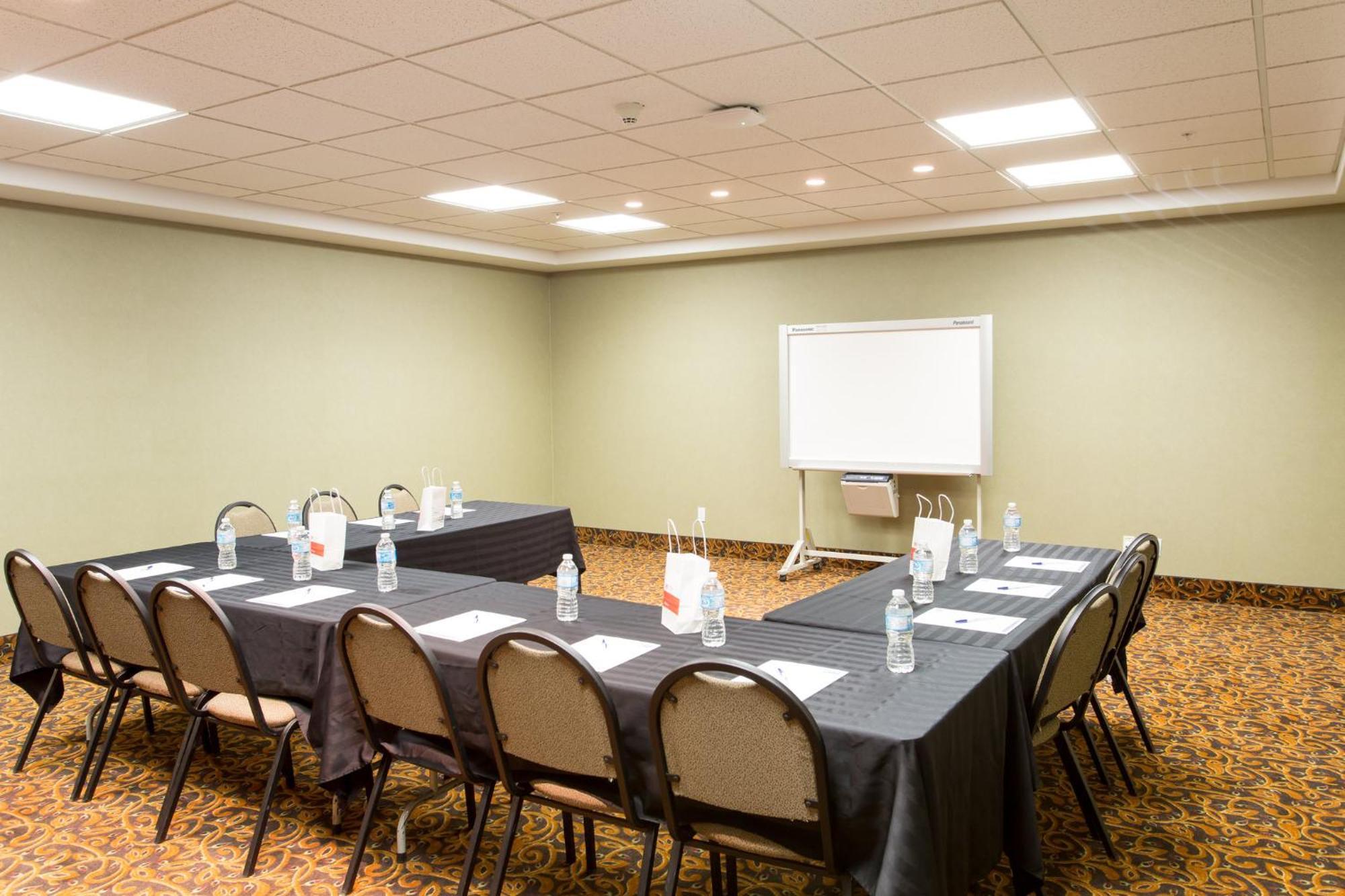 Holiday Inn Express Hotel & Suites - Slave Lake By Ihg Eksteriør billede